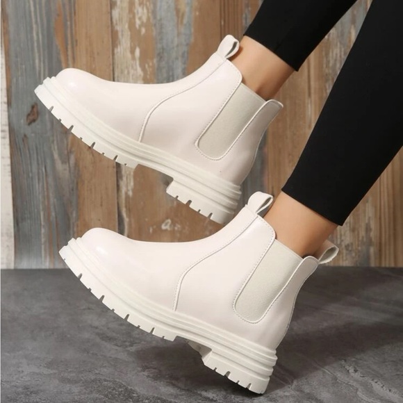 Fashion Nova Boots 💓 - Picture 3 of 3